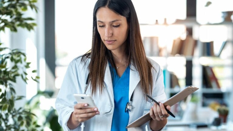 nurse using text messaging benefits